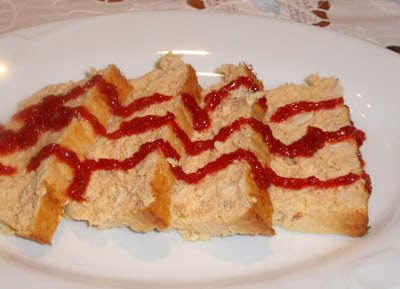 pastel de cabrarroca con mermelada de pimientos