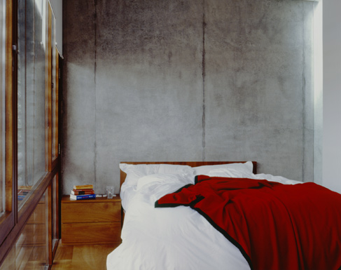 [azman-owens-bedroom-flat.jpg]