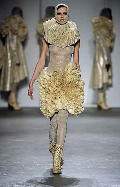 The Times of the Tudors: Modern Ruffs