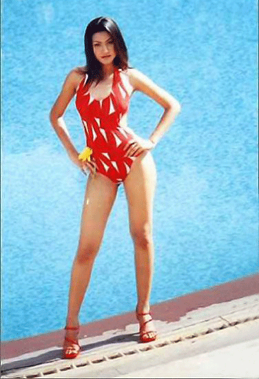 Hot Kareena Photos: Hot and Sexy Gauhar Khan - Bikini Hot Pic