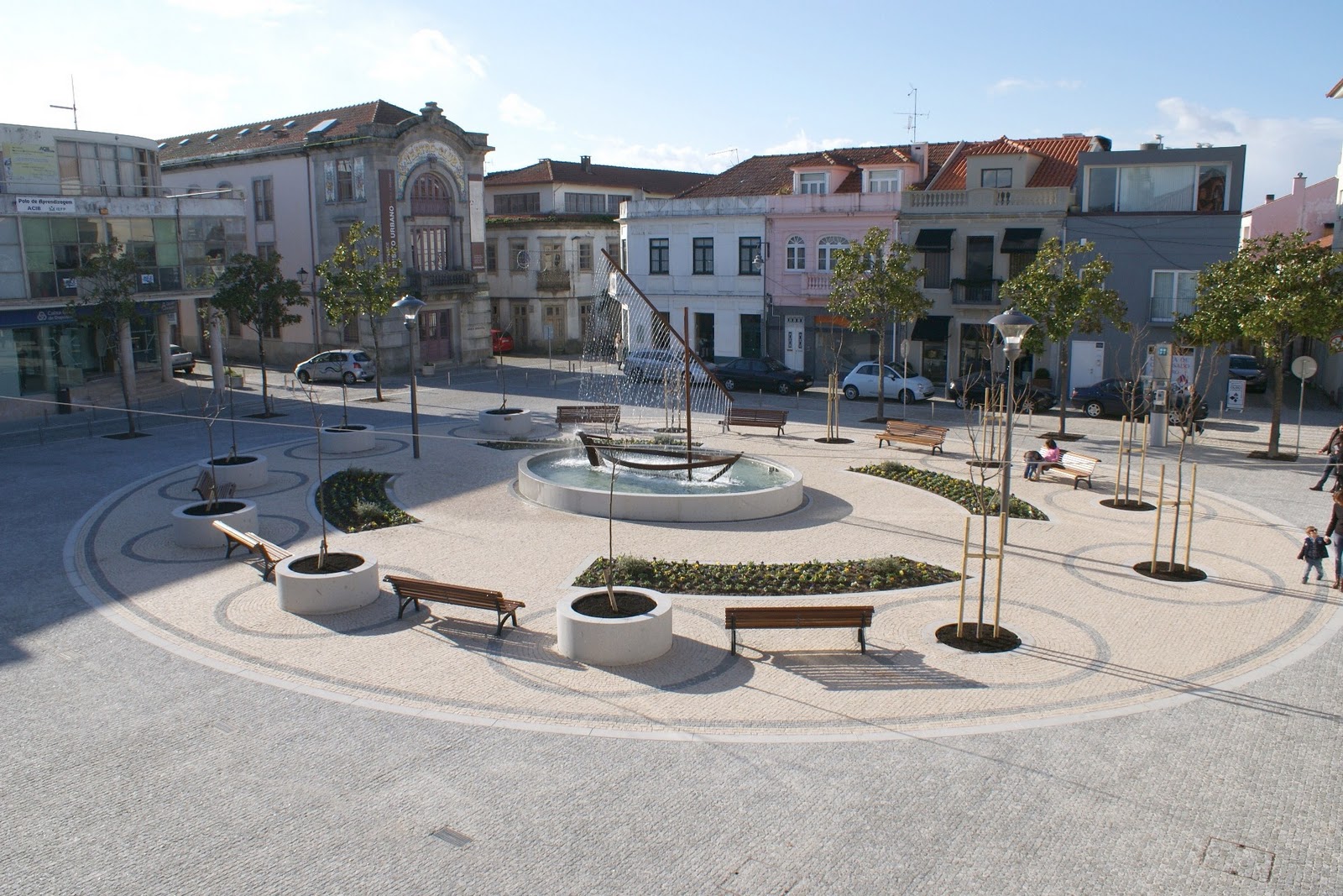 ESPOSENDE E O SEU CONCELHO : Câmara Municipal devolveu “Largo dos ...