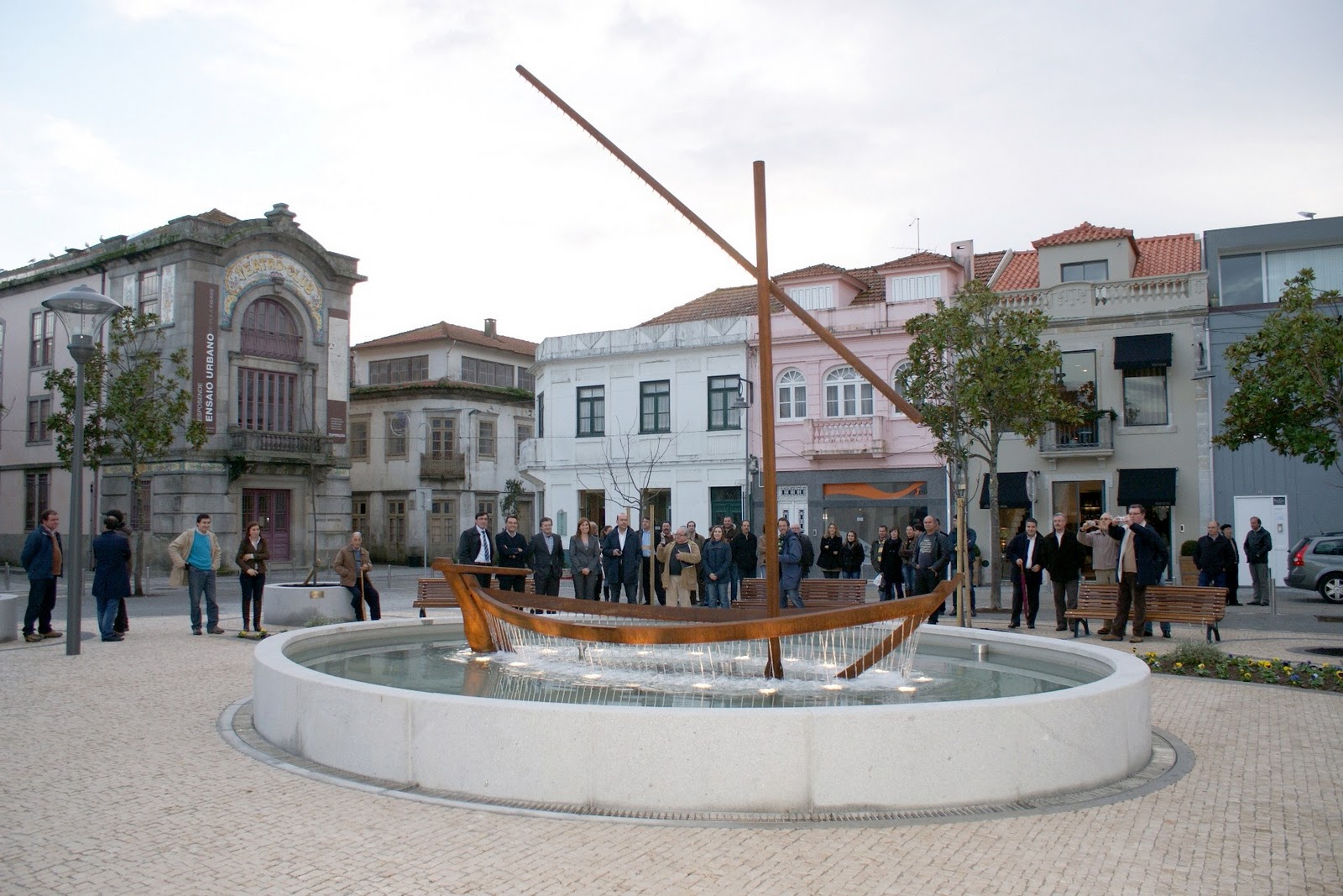 ESPOSENDE E O SEU CONCELHO : Câmara Municipal devolveu “Largo dos ...