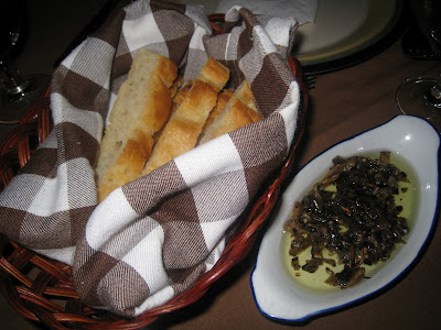 Porta Porta, bread tapanade