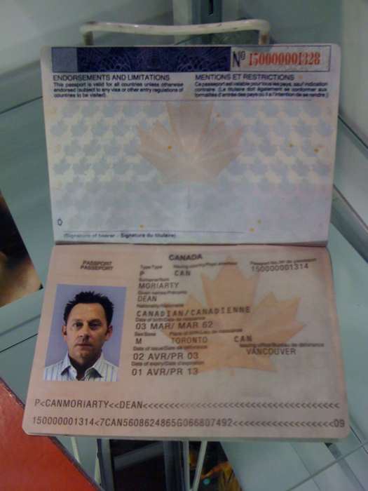 [dean+moriarty+passport+sdcc09.jpg]