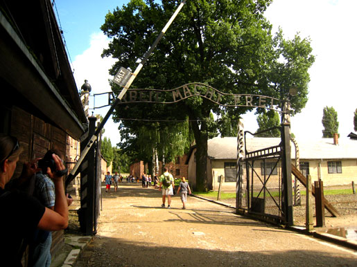 [Auschwitz+gate+arbeit+macht+frei.jpg]