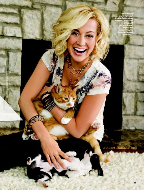 [famous_people_and_their_cats_48.jpg]