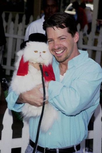 [famous_people_and_their_cats_29.jpg]