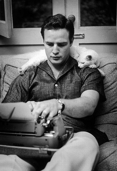 [famous_people_and_their_cats_02.jpg]