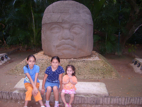 Las niñas en el Museo La Venta en Tabasco