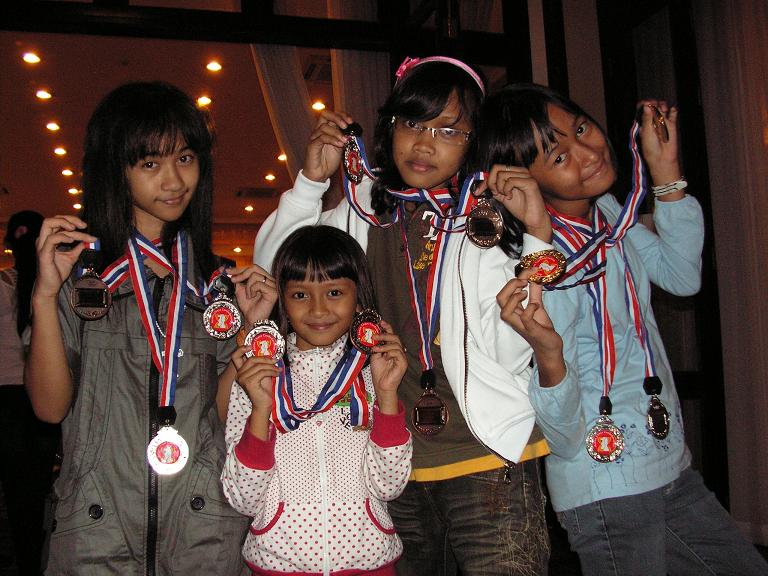 [empat+serangkai.jpg]