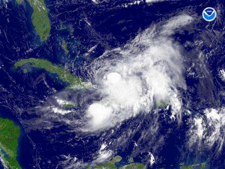 [2008-09-04T033822Z_01_NOOTR_RTRIDSP_2_USREPORT-STORM-HANNA-DC.jpg]