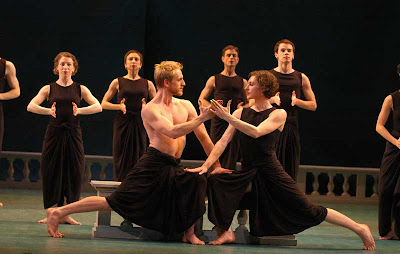 Craig Biesecker (Aeneas) and Amber Darragh (Dido), Mark Morris Dance Group, photo by Stephanie Berger