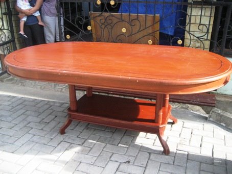 Meja Makan Oval