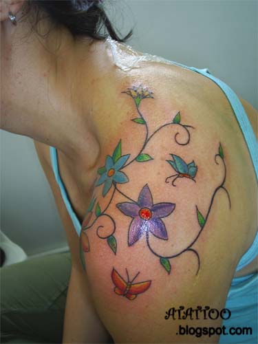 Imagenes tatuajes flor para el pecho  oriental