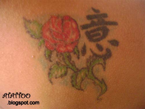 Fotos tatuaje flor para  pierna  dotwork