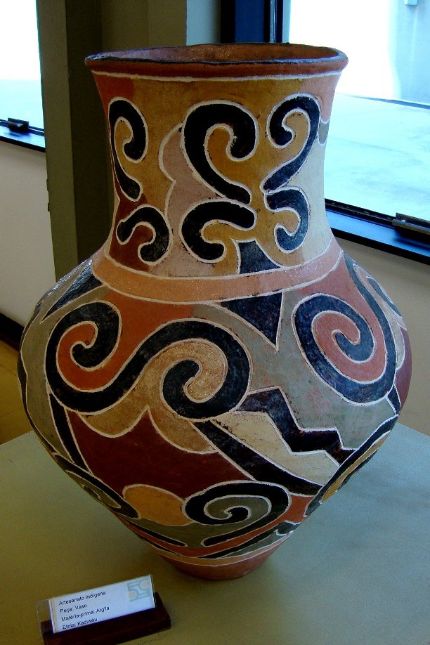 ARTES Vasos com grafismos indígenas