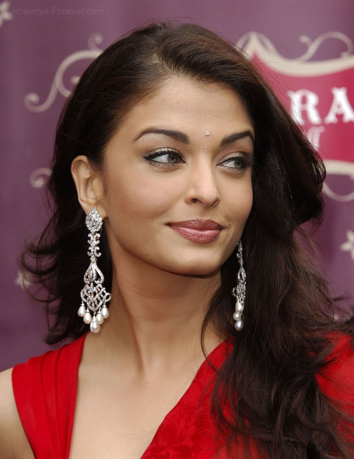 aishwarya rai red gown