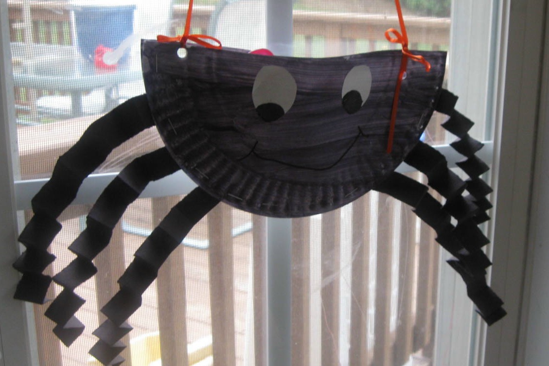 Play With Me Paper Plate Spider