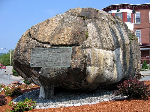 [rollstone_boulder.jpg]