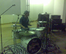 Roberto Hernandez Aguilera en la bateria