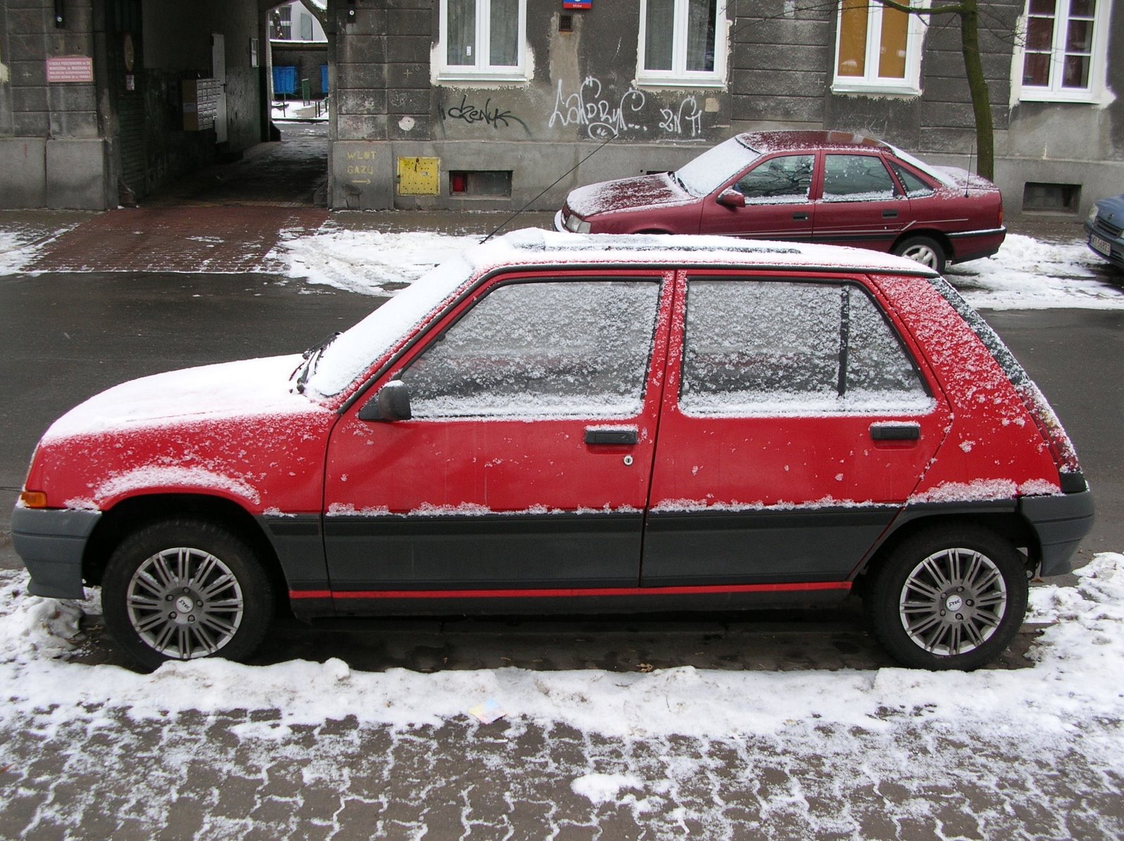 [Renault5side.JPG]