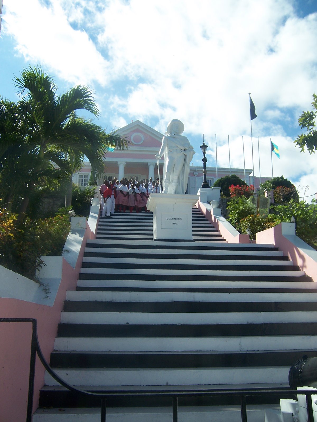 [Columbus+Statue+@+Government+House.JPG]