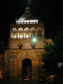 Il fascino del centro storico di Palermo di notte...