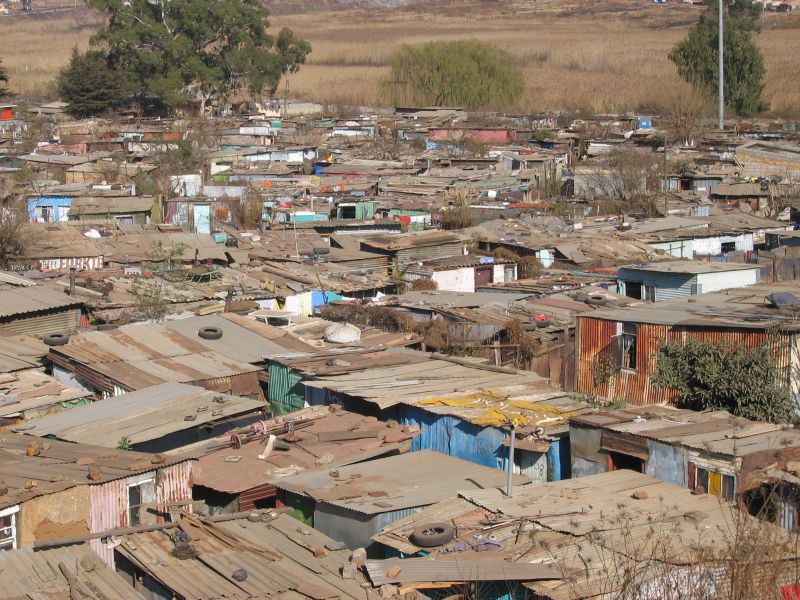 [4A1004_apartheid_soweto_bidonville.jpg]
