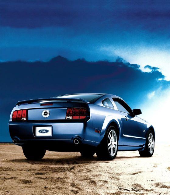 [2007-Ford-Mustang-GT-DVD-Navigation-among-new-options-C-640.jpeg]