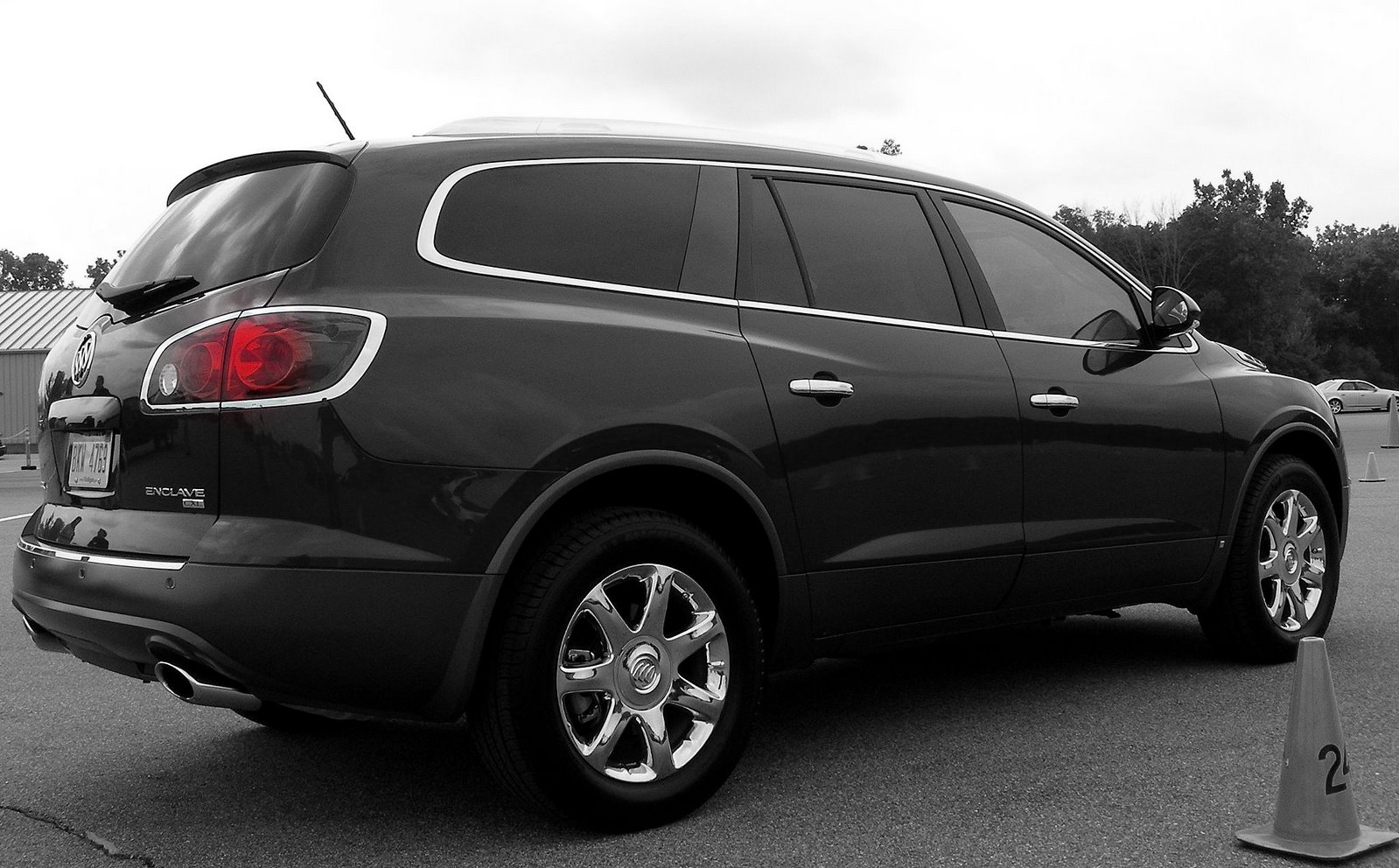 [Buick+Enclave+focal+b&w.jpg]