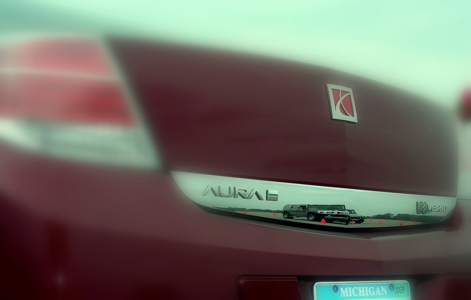[Saturn+Aura+with+Hummer+background.jpg]