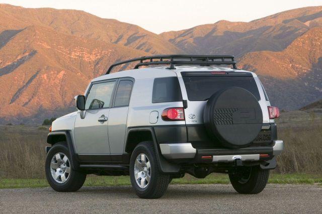 [2007-Toyota-FJ-Cruiser-Rugged-and-Retro-E-640.jpeg]