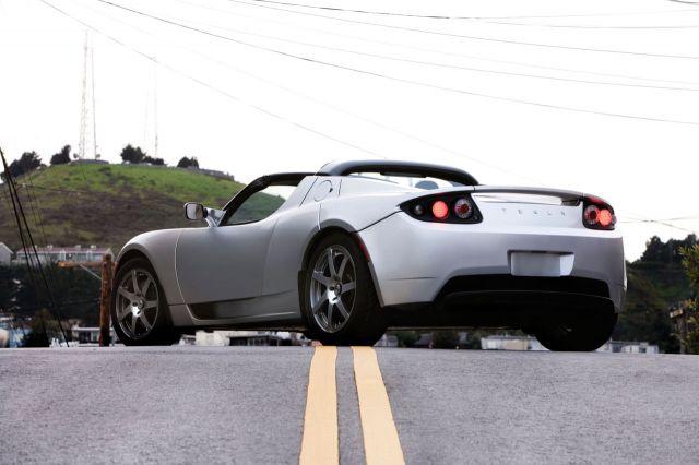 [2009-Tesla-Roadster-Photo-and-Video-Update-AD-640.jpeg]