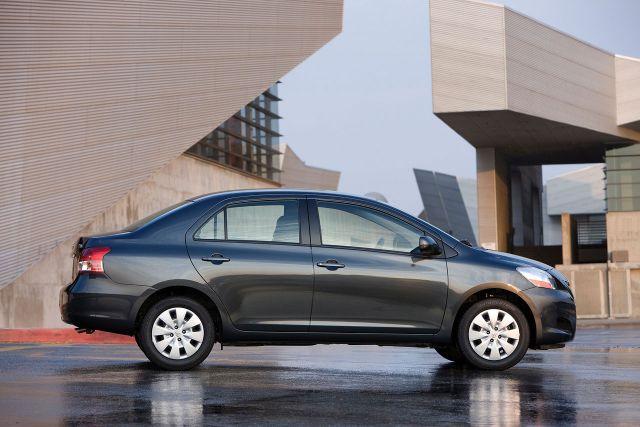 [2009-Toyota-Yaris-Lineup-and-Pricing-Announced-AP-640.jpeg]