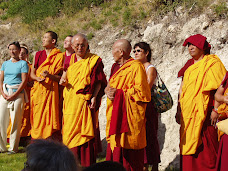 Moines et nonnes de Rabten Choeling, lors de l'inauguration du centre à Sanary, septembre 2007