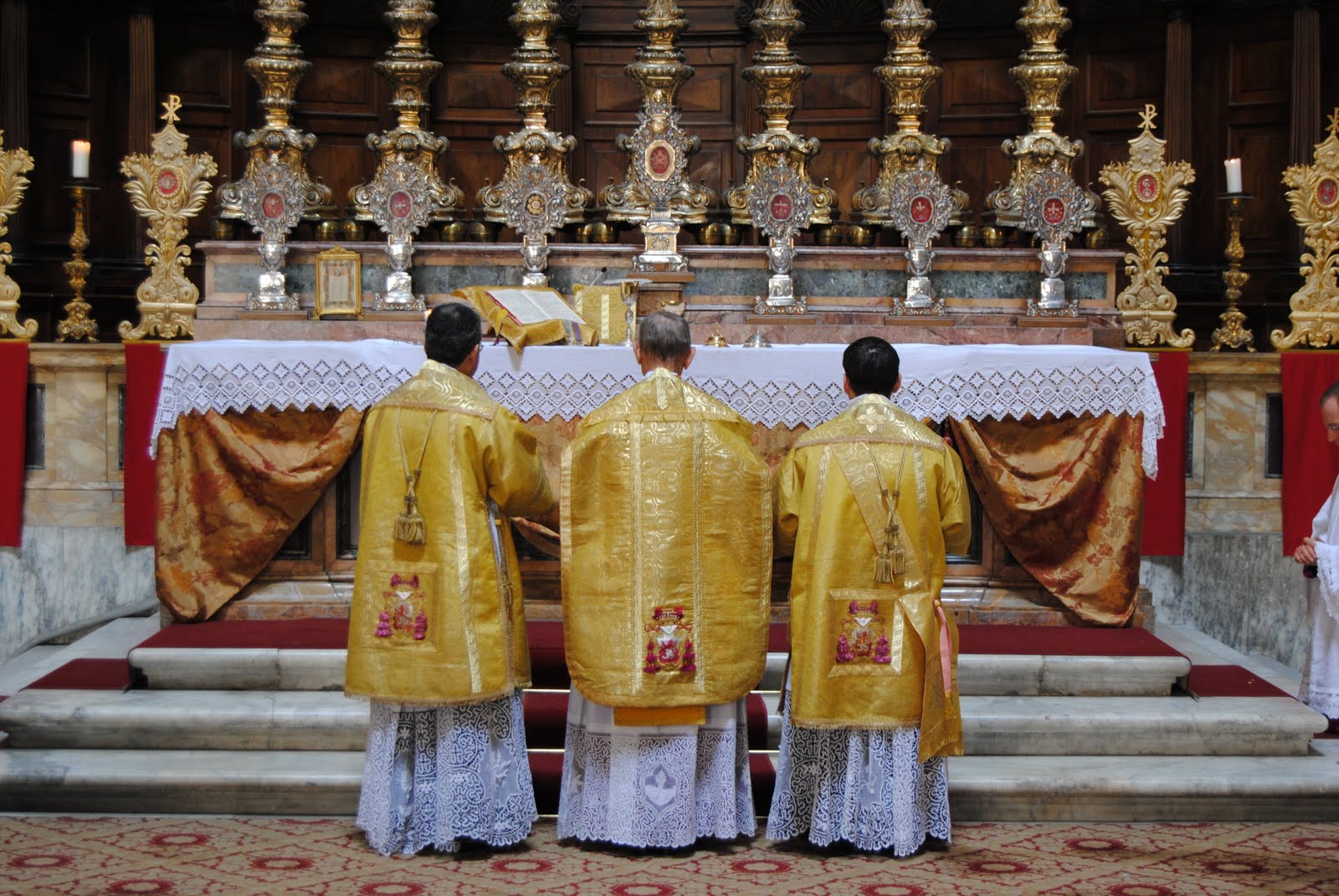 New Liturgical Movement: Ancient Ambrosian Rite Offered at Rome's Pantheon