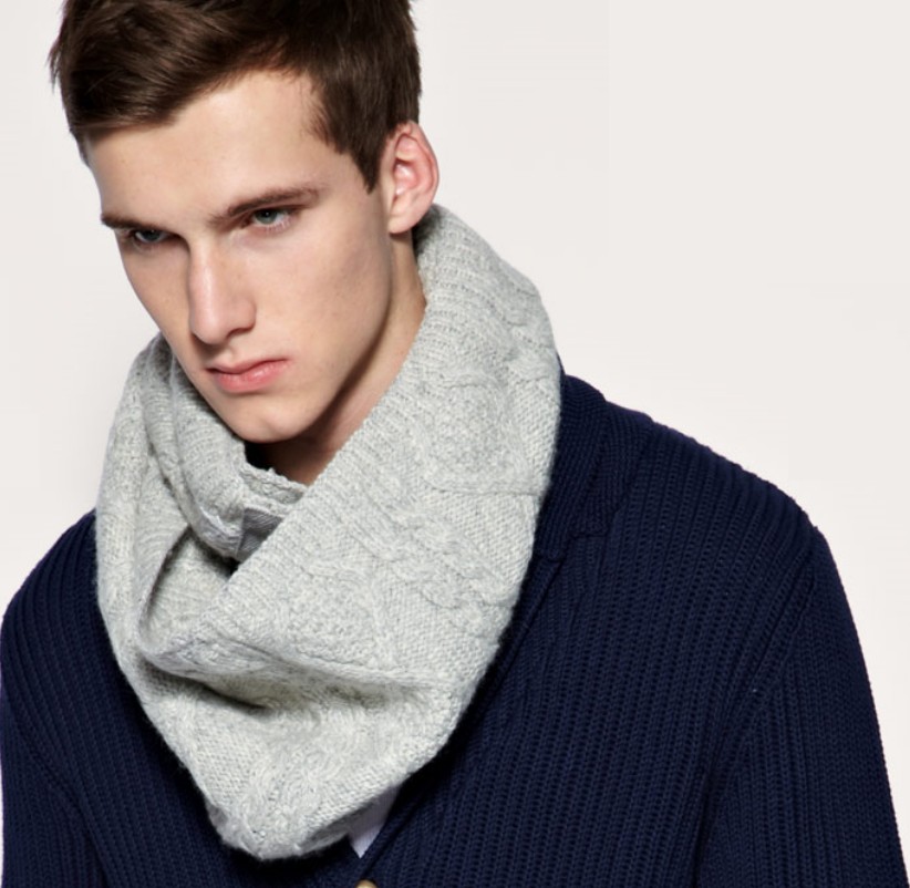 A MAN OF STYLE!: The Snood - A must have for the cold weather.