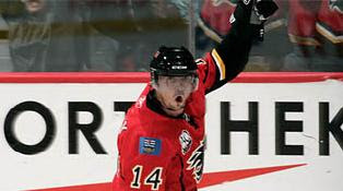 Theo Fleury scores shootout winner for Flames