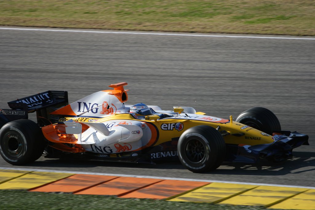 [Fernando_Alonso_2008_Valencia_test.jpg]