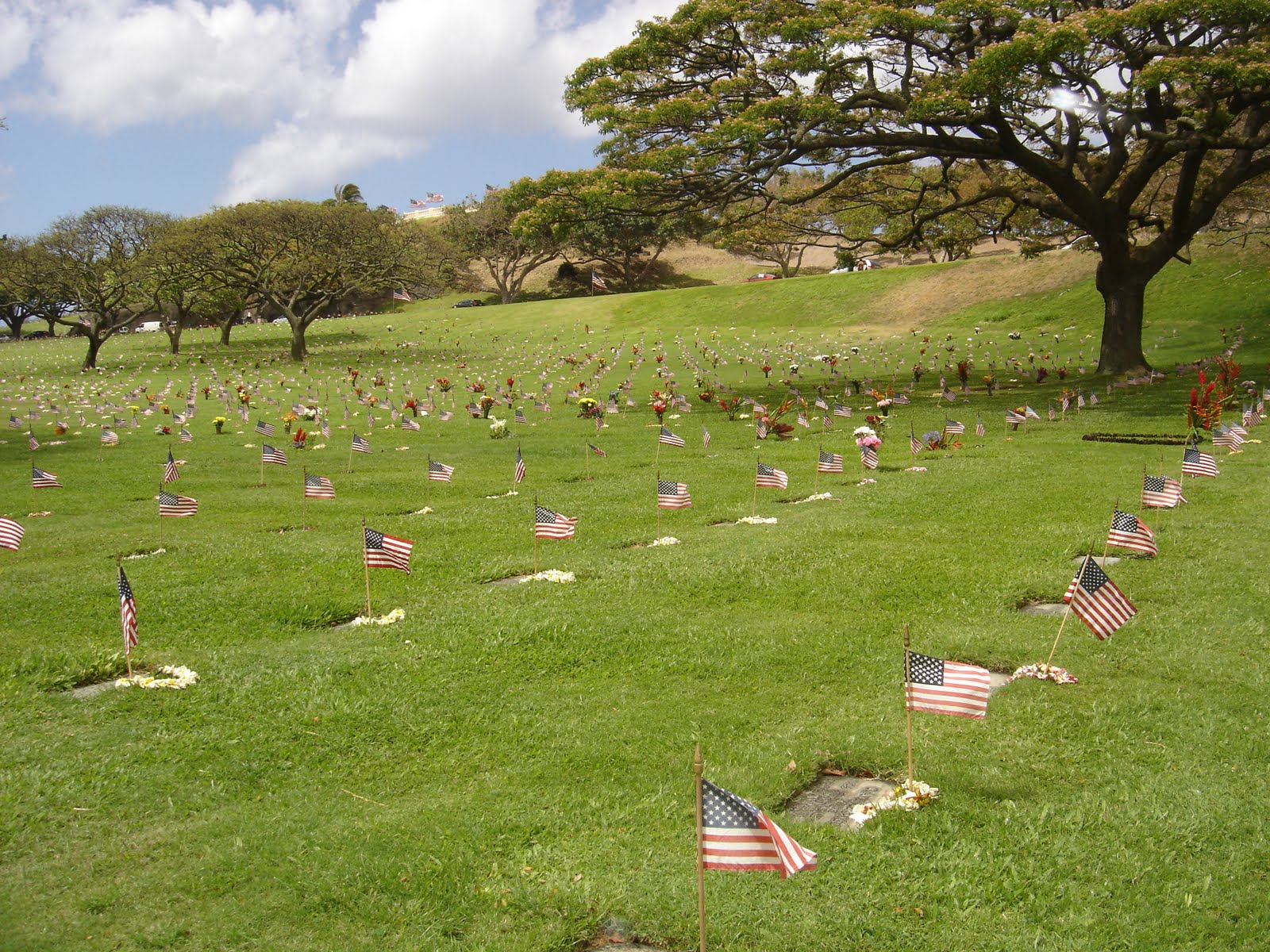 PAULINE PRESENCE IN HAWAII & PACIFIC ISLANDS Memorial Day at Punchbowl