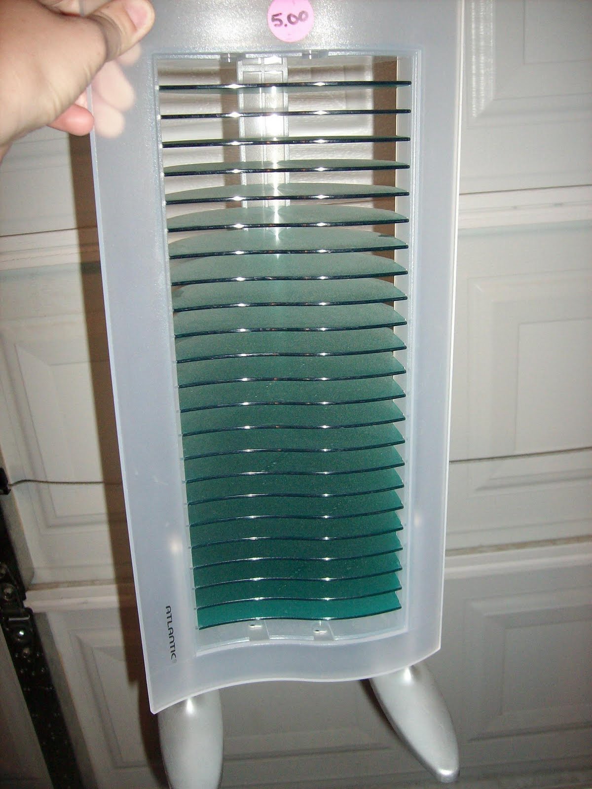 Peaveygaragesale: Mini CD rack