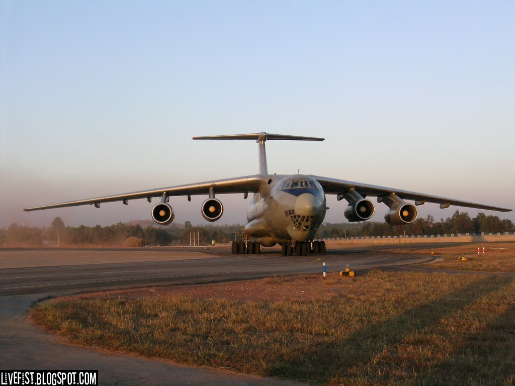 [IL-76+Front-742647.jpg]