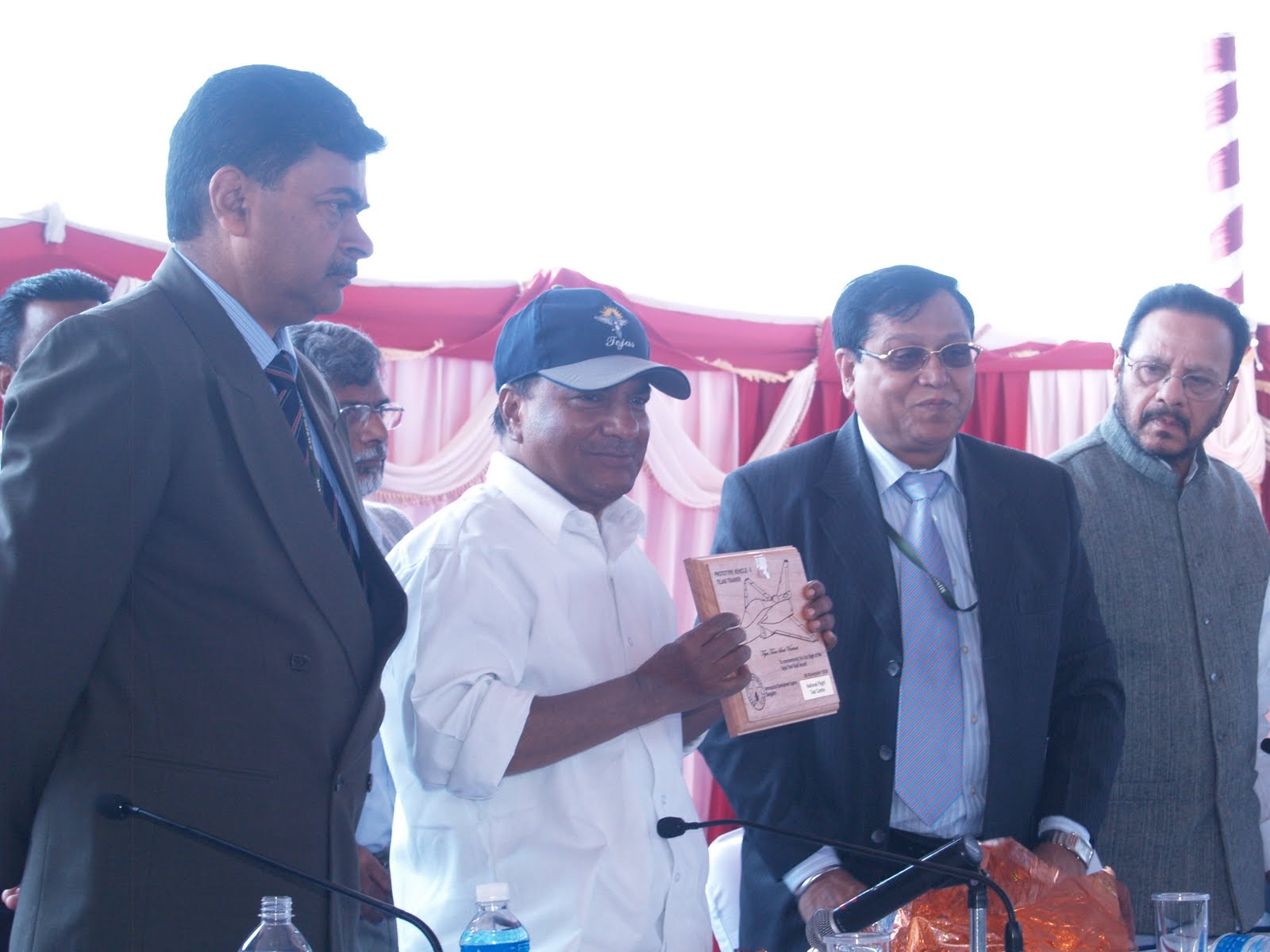 [Plaque+for+Tejas-773918.JPG]