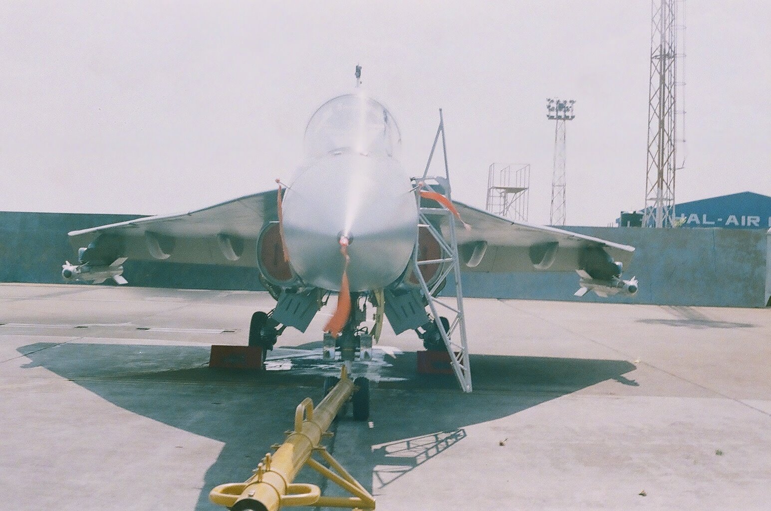 [01060005-752647.jpg]