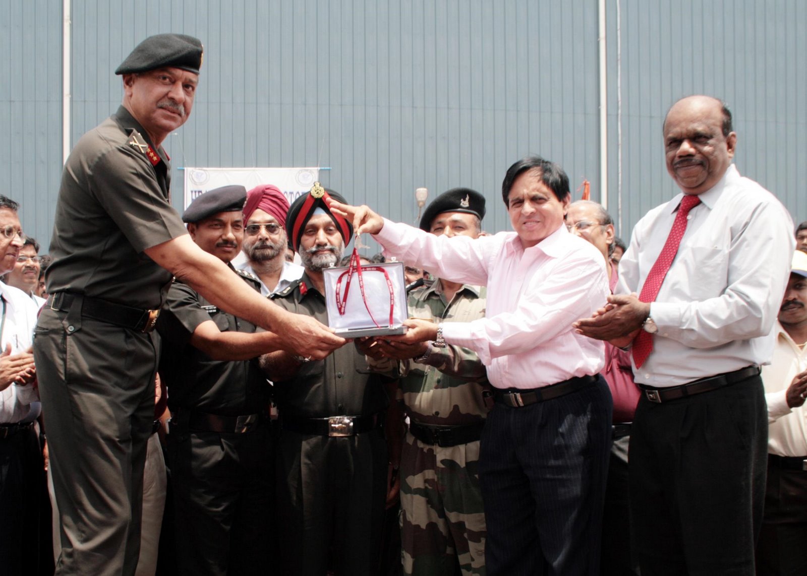 [HANDING+OVER+KEY-736032.JPG]