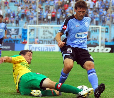 VARELA PUNTO COM Belgrano derrotó a Defensa y Justicia 2 a 0
