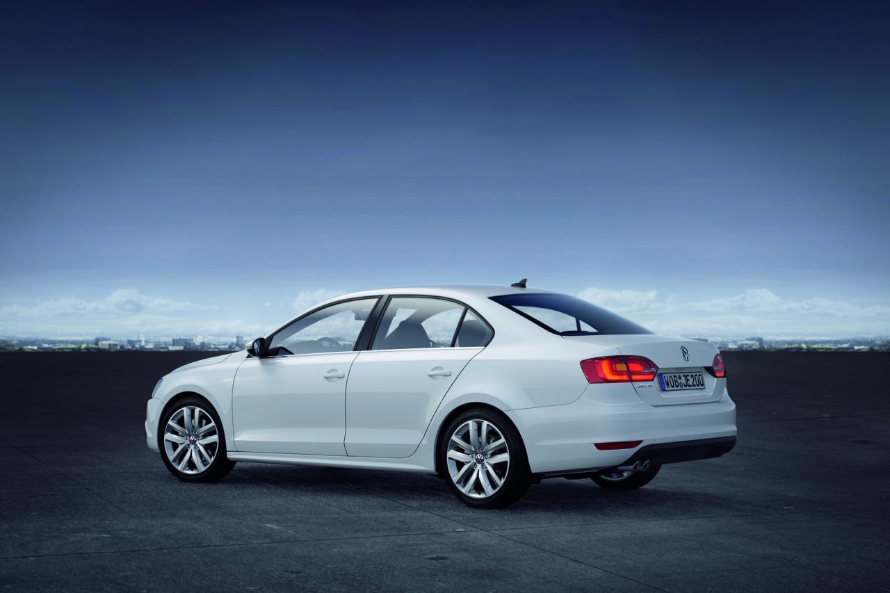 Volkswagen+Jetta+(2011+European+Spec)+Rear+Side.jpg