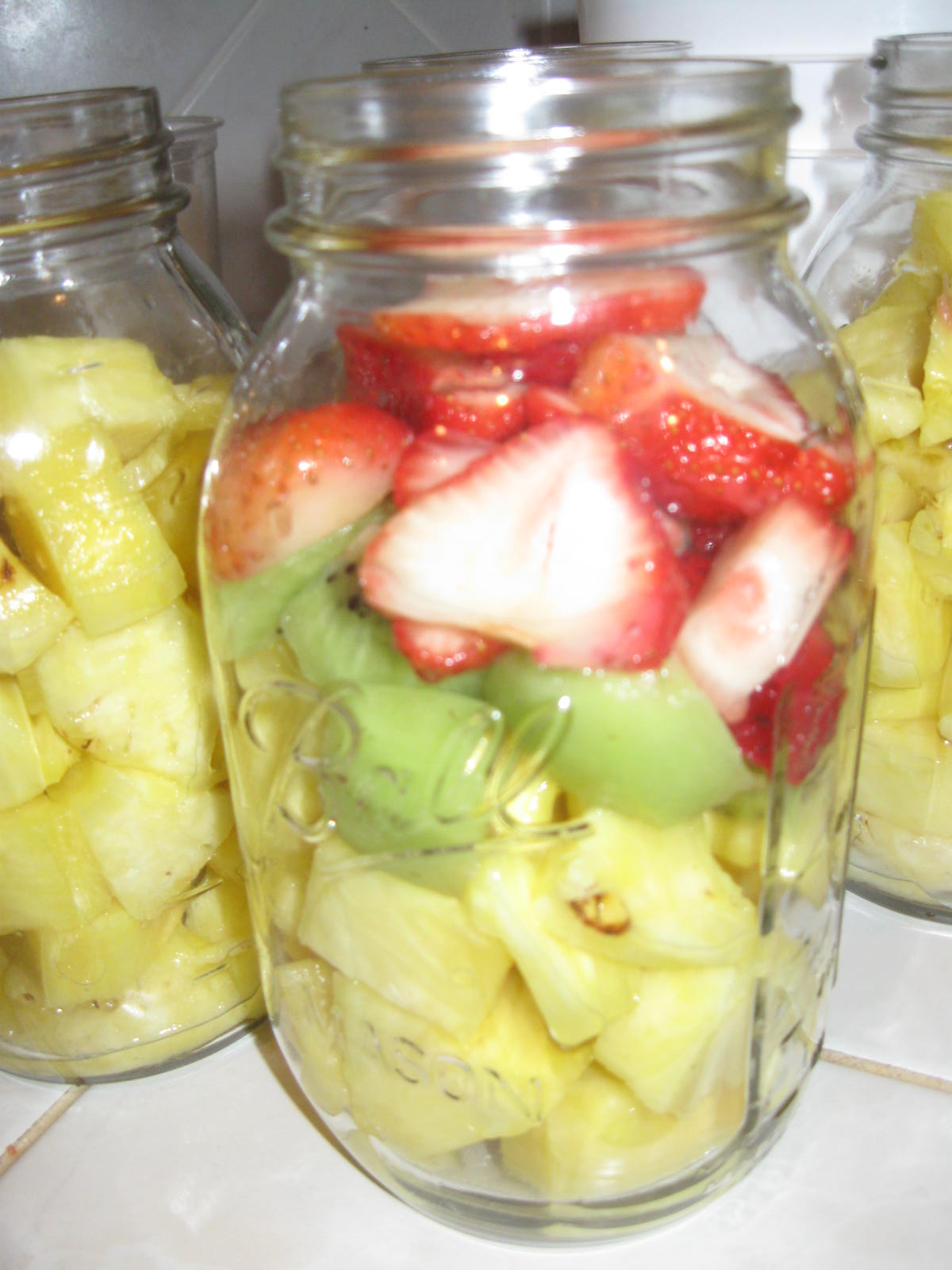 Preparation and survival Pineapple fruit cocktail