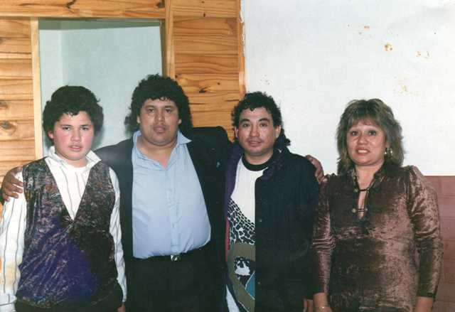 Rita, Carlos, su hijo Carlos Daniel y Carlitos Chavez