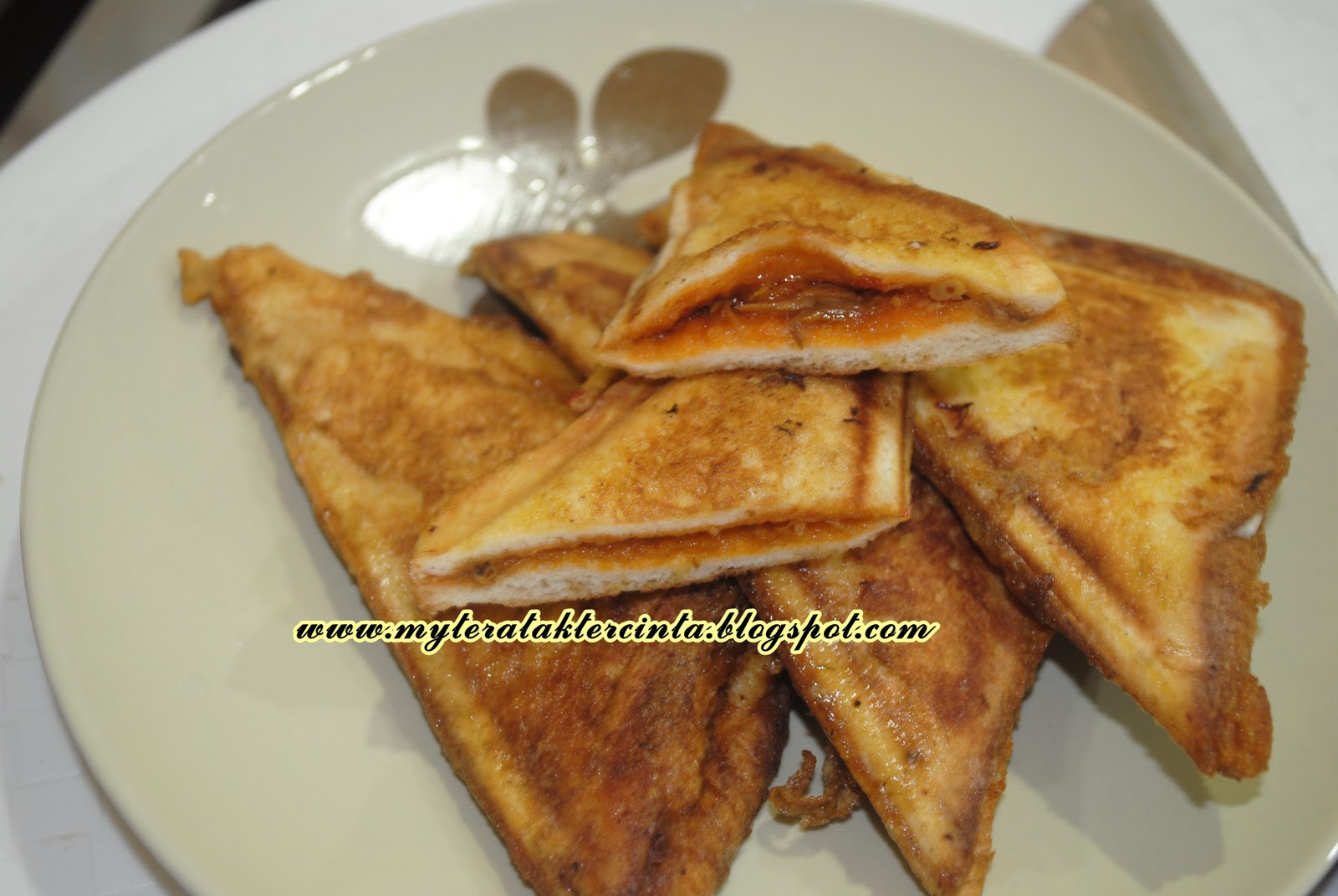 Cooking Is My Passion.......: Roti Sandwich Bakar Bersalut Telur